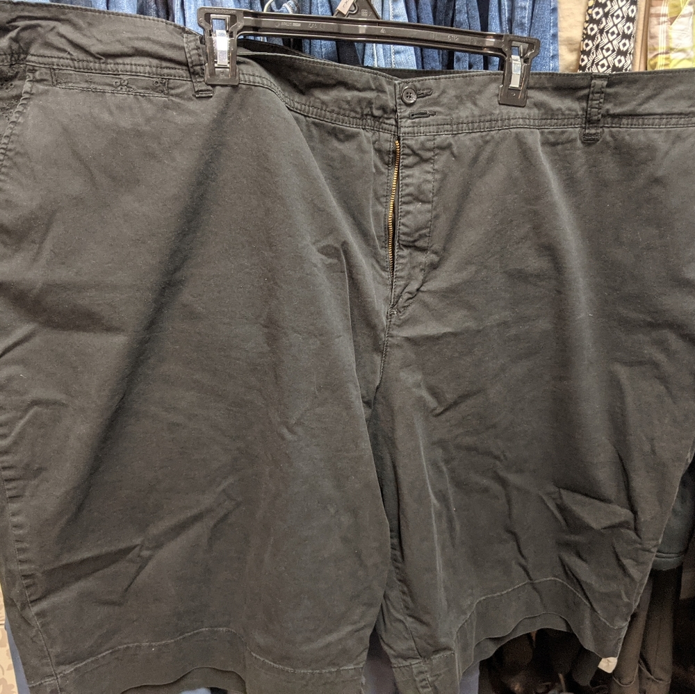 Avenue black knee is pants